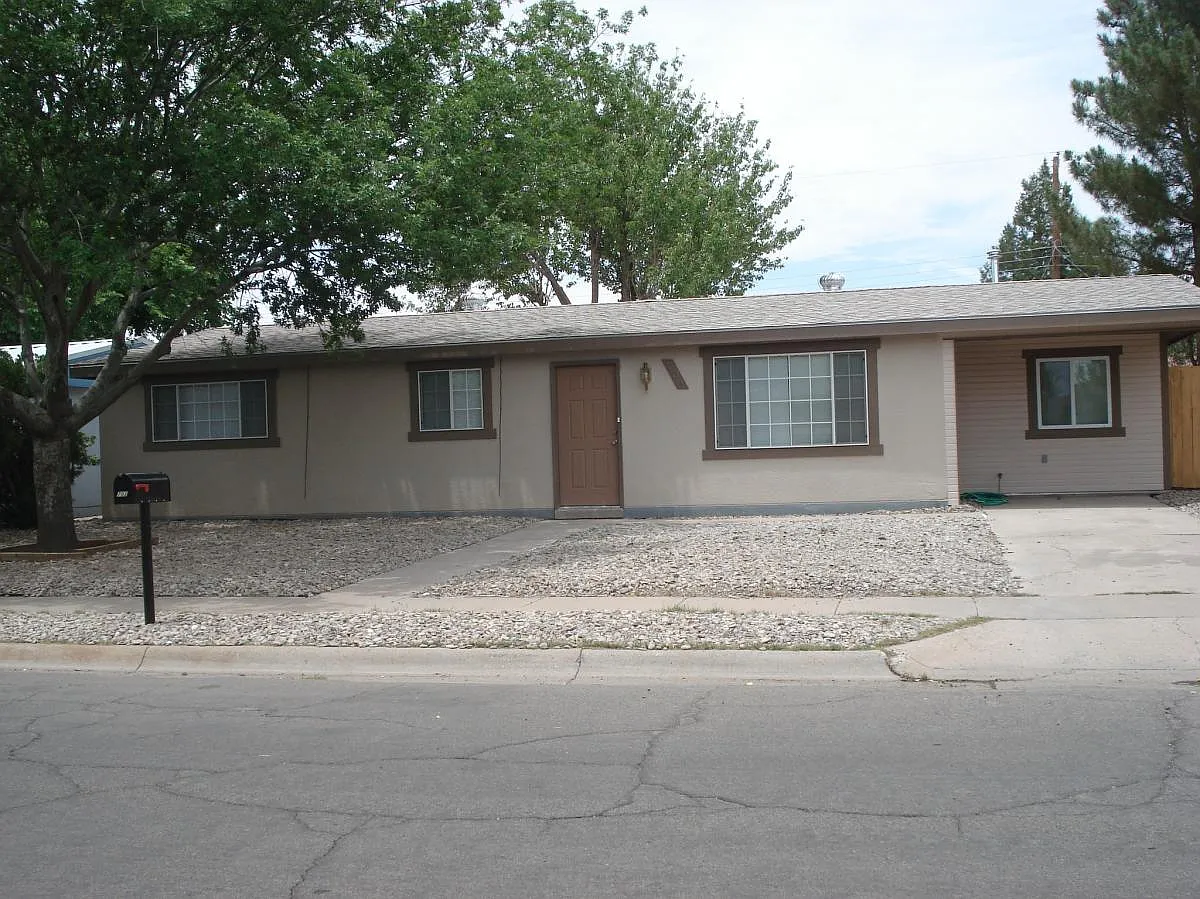 3 bed, 1338 sqft, $1,400 — Photo 1