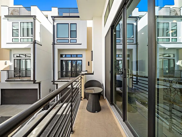 3513 Hutchins St — Photo 22