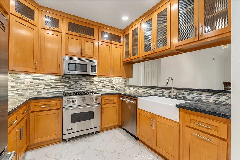 2 bed, 1002 sqft, $3,250 — Photo 1