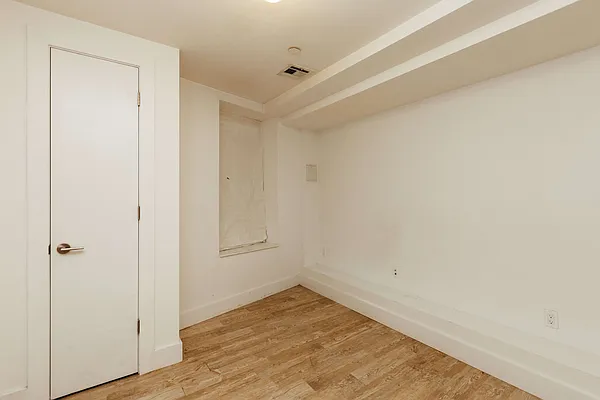 Rented by Nooklyn NYC LLC | media 54
