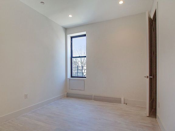 2nd image of 220 Kosciuszko St APT 3C
