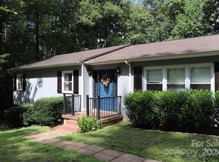 3030 Cedar Crest Dr, Lenoir, NC 28645