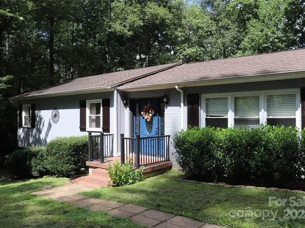 3030 Cedar Crest Dr, Lenoir, NC 28645