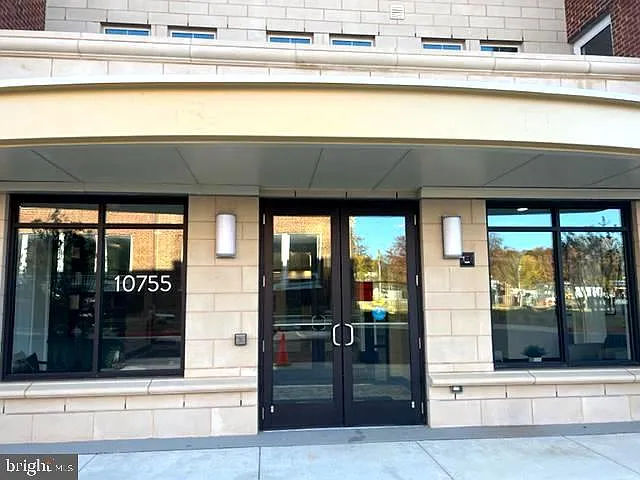 1 bed, 744 sqft, $2,300 — Photo 3