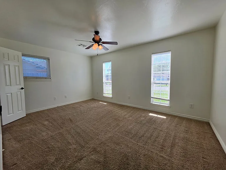 107 Hardesty Dr — Photo 4