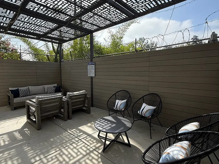 4770 York Blvd. — Photo 8