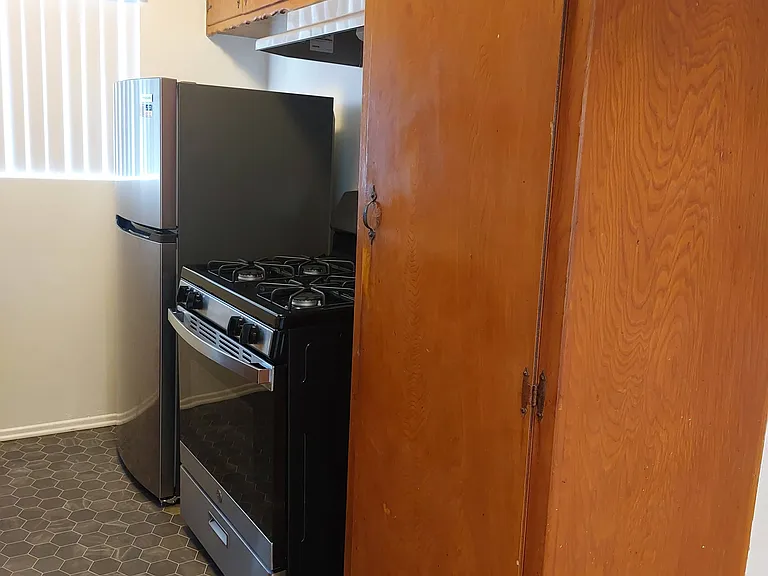 1016 N Orange Grove Ave #9 — Photo 9