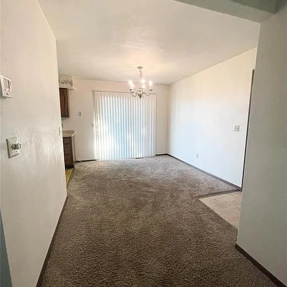 139 Stacy Dr — Photo 3