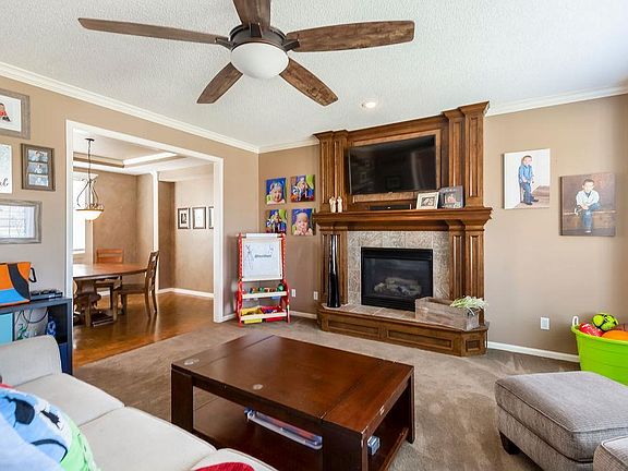 3rd image of 549 E Meadowlark Ct