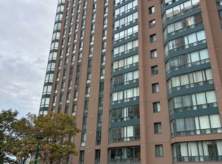 155 Hillcrest Ave #2116, Mississauga, ON L5B3Z2