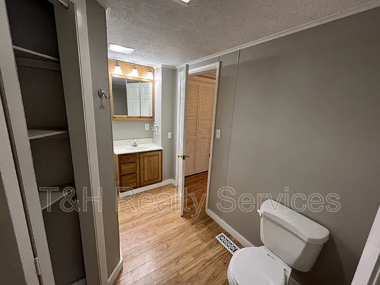 1008 E Wheeler St — Photo 13