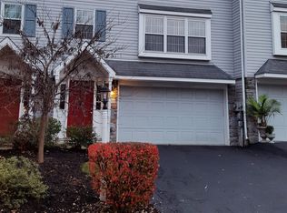 210 Top Land Dr, Lancaster, PA 17601