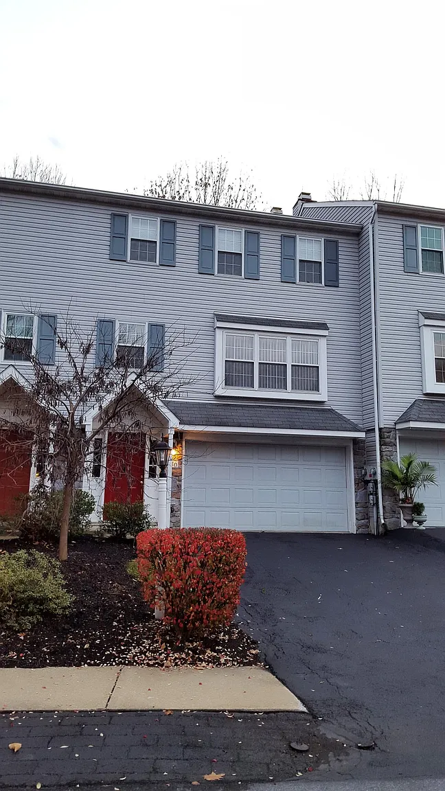 210 Top Land Dr photo 1