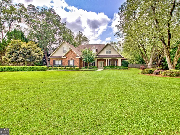 75 Lake Park Dr, Sharpsburg, GA 30277