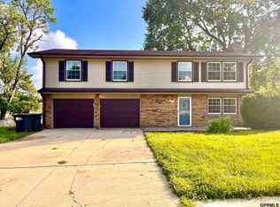 5814 S 92nd Cir, Omaha, NE 68127