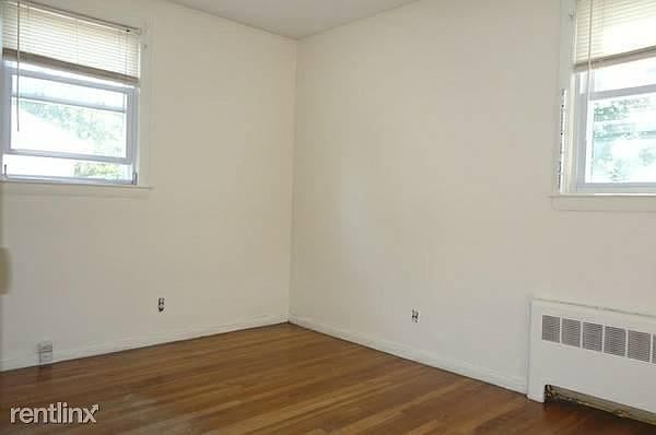 2nd image of 43 Fawndale Rd