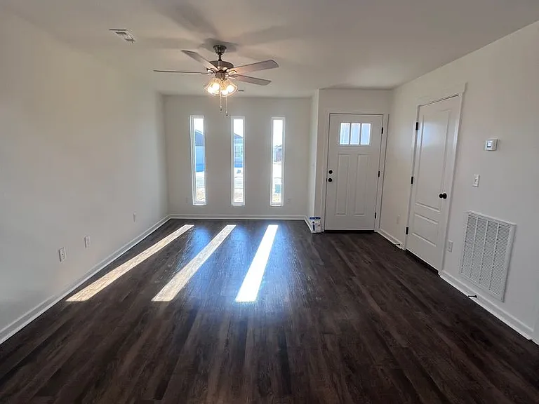 309 Eagle Edge Ave — Photo 4