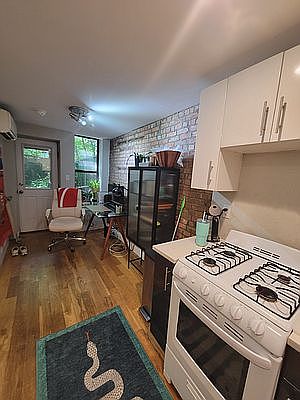 2nd image of 814 Saint Johns Pl APT 1B