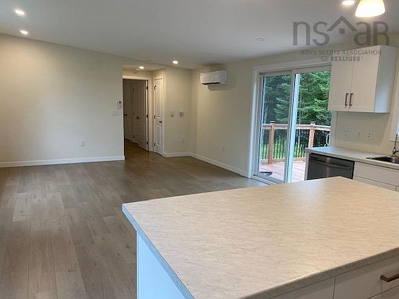 5th image of 1134 Lake Egmont Rd