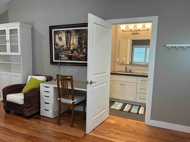 1537 Barton Dr — Photo 3