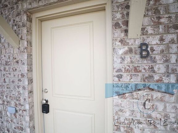 4th image of 1702 Bittle St #B