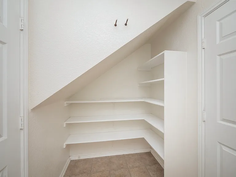 141 Clover Cv — Photo 17