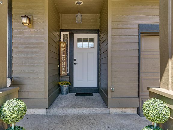 3rd image of 18104 SE 36th St