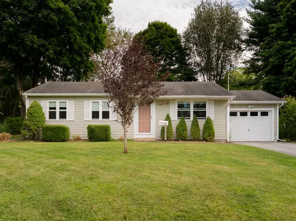 22 Trinity Pl, Rhinebeck, NY 12572