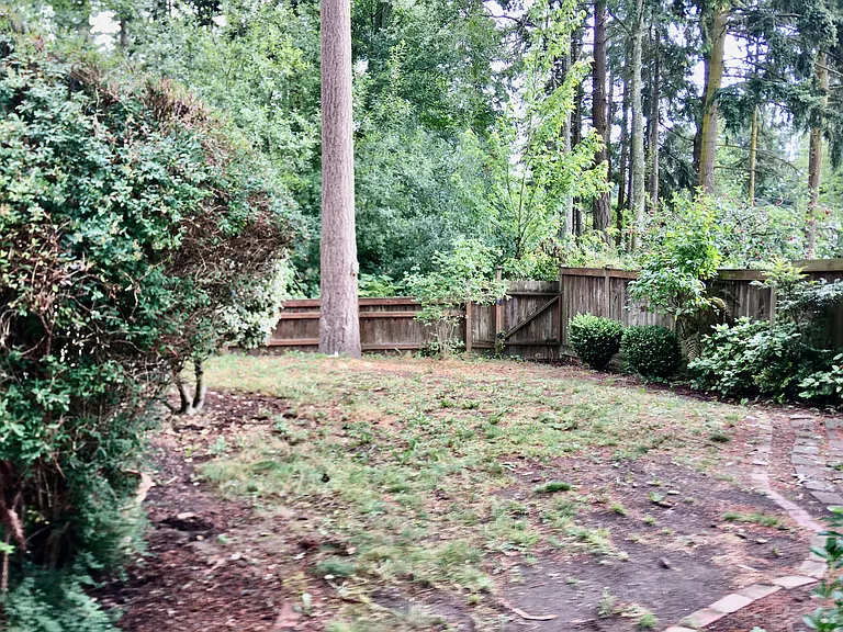 Crest Ave — Photo 17