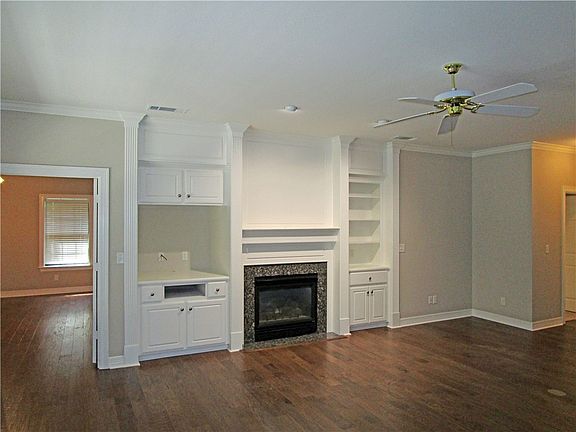 3rd image of 711 Park Place Dr