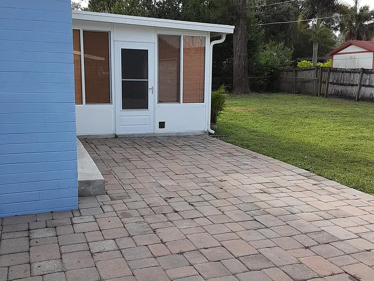 1810 Palm Ln — Photo 3