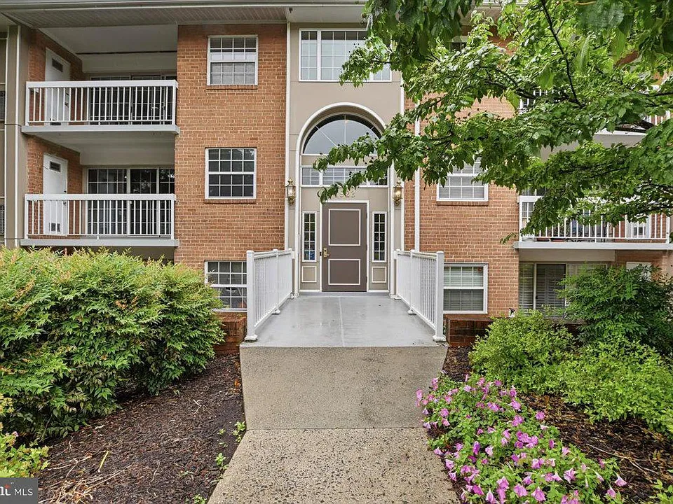 1923 Wilson Ln #201