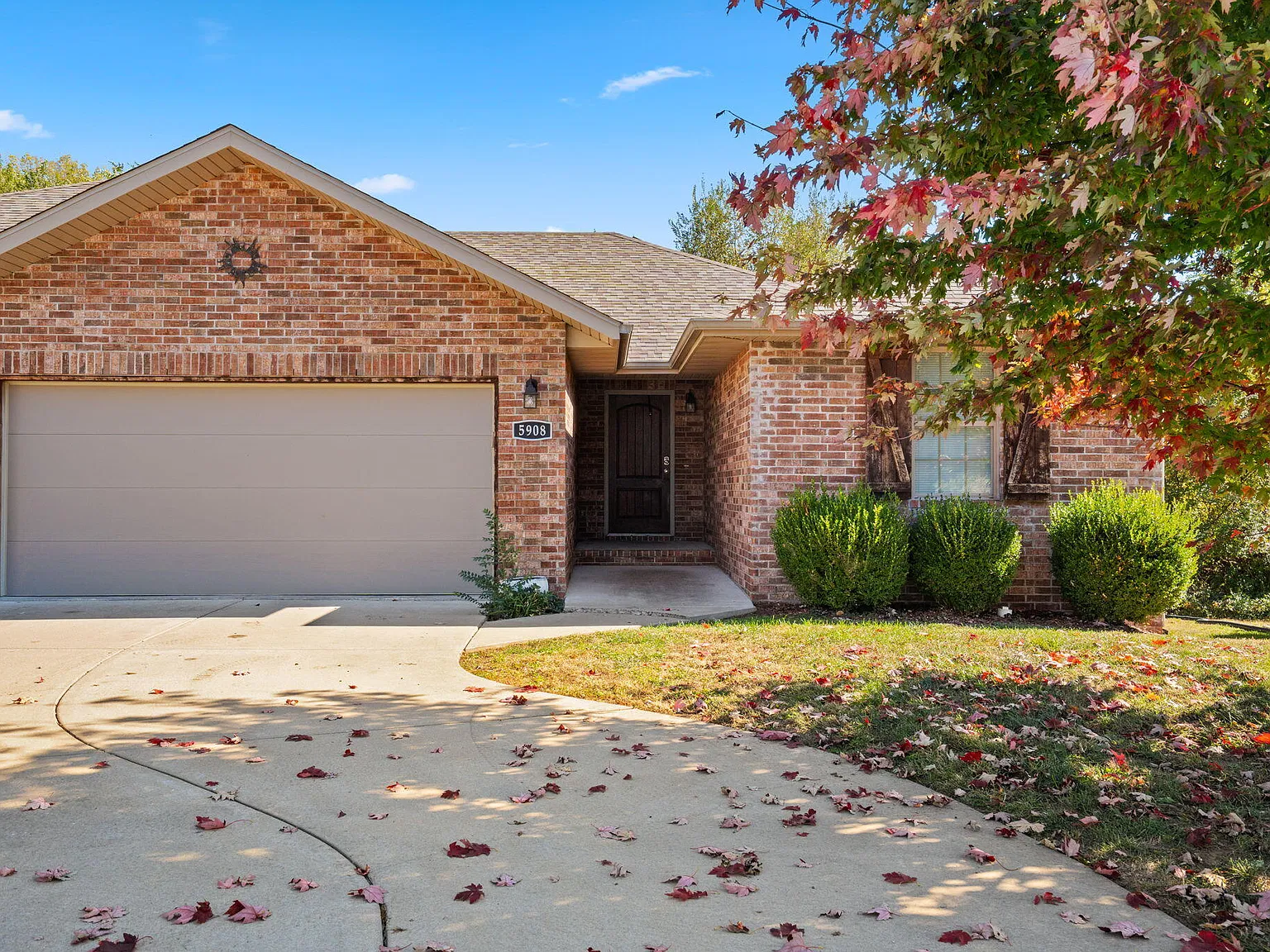 3 bed, 2.0 bath, 1800 sqft, $1,995 — Photo 3