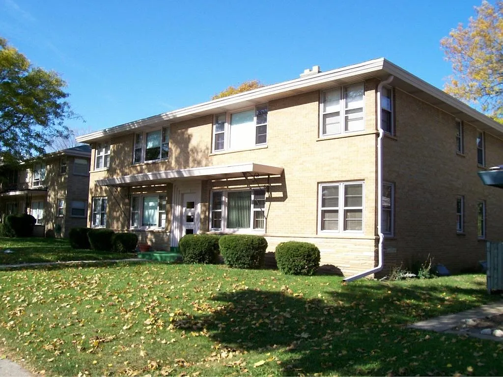 Building Photo - 10232 W North Ave