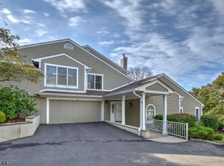 48 Edgewood Rd, Bedminster, NJ 07921