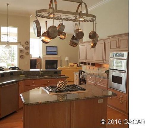 Kitchen view to family rm