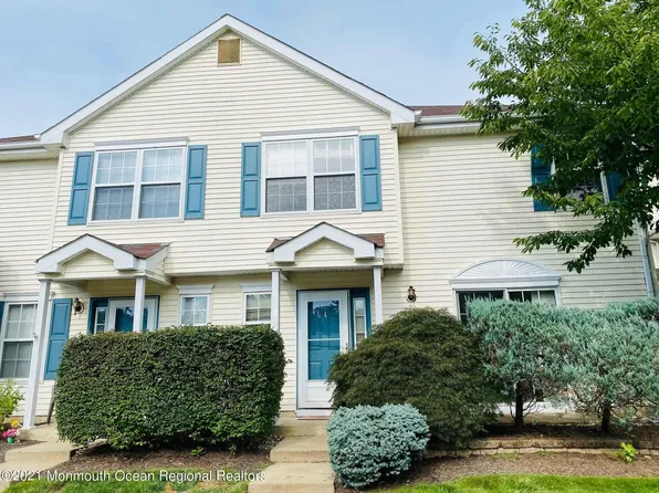 1077 Roseberry Ct, Morganville, NJ 07751