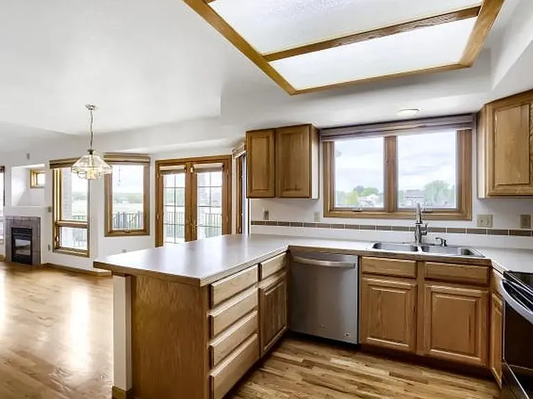 557 Trailwood Cir — Photo 3