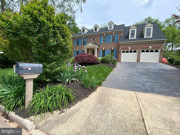 2nd image of 8656 Oak Chase Cir