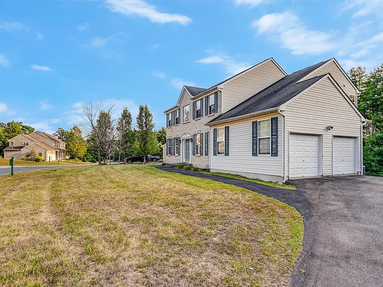 115 Daffodil Dr — Photo 52