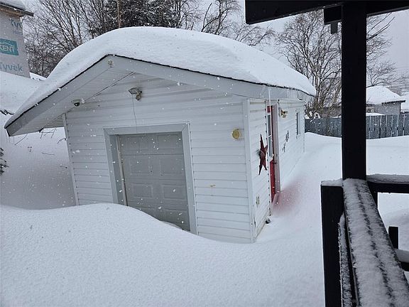 4th image of 8 Burtons Road