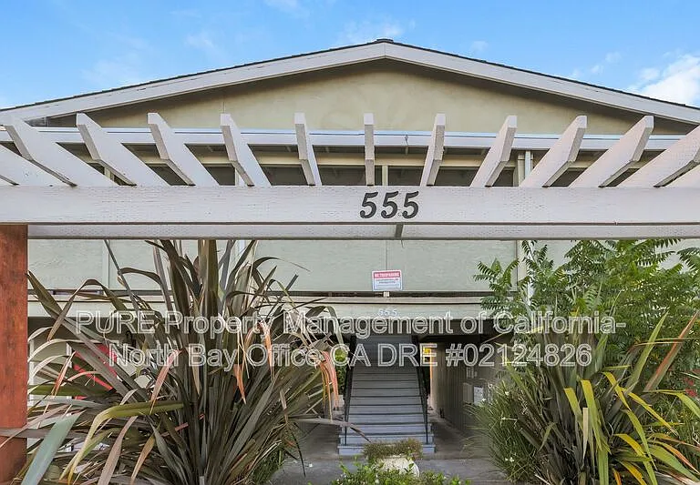 555 Dexter St #B — Photo 15