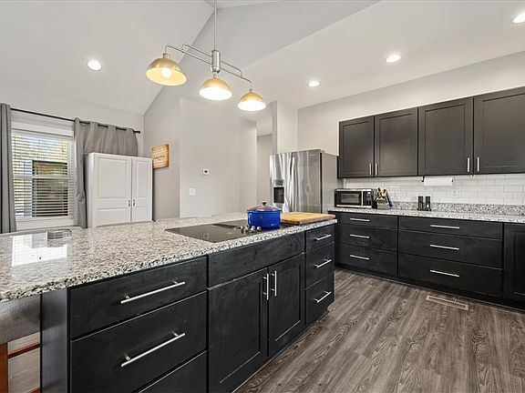 5th image of 212 Winding Ln