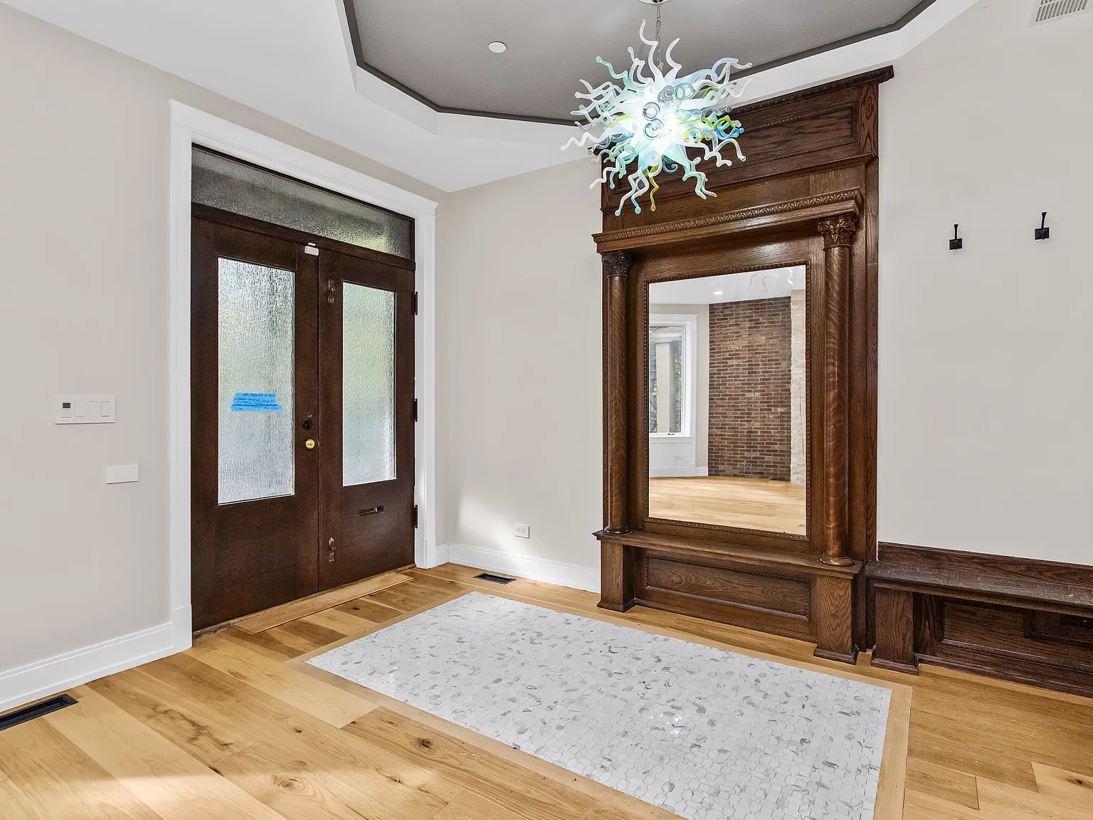 4 bed, 2.5 bath, 3000 sqft, $12,000 — Photo 2