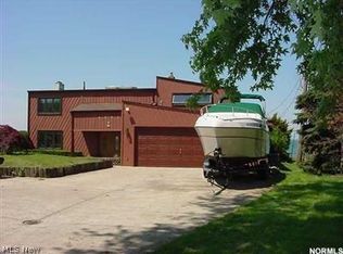 4861 E Lake Rd, Sheffield Lake, OH 44054