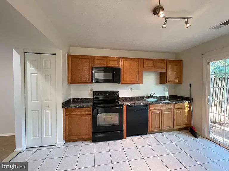 7233 Mill Creek Ct — Photo 8