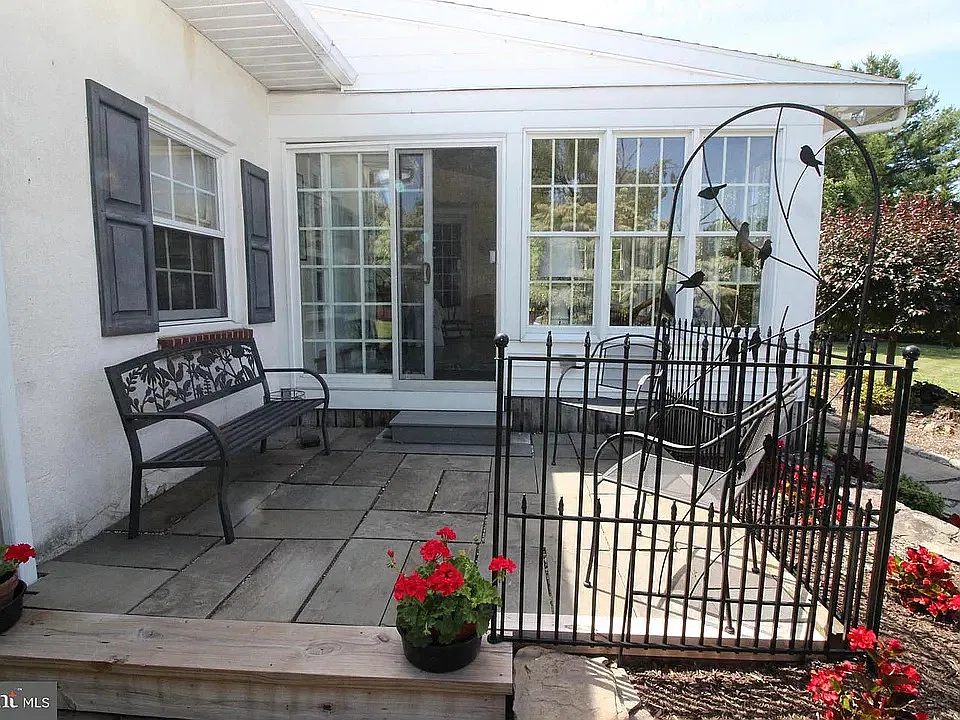 3 bed, 2.5 bath, 1804 sqft, $3,200 — Photo 4