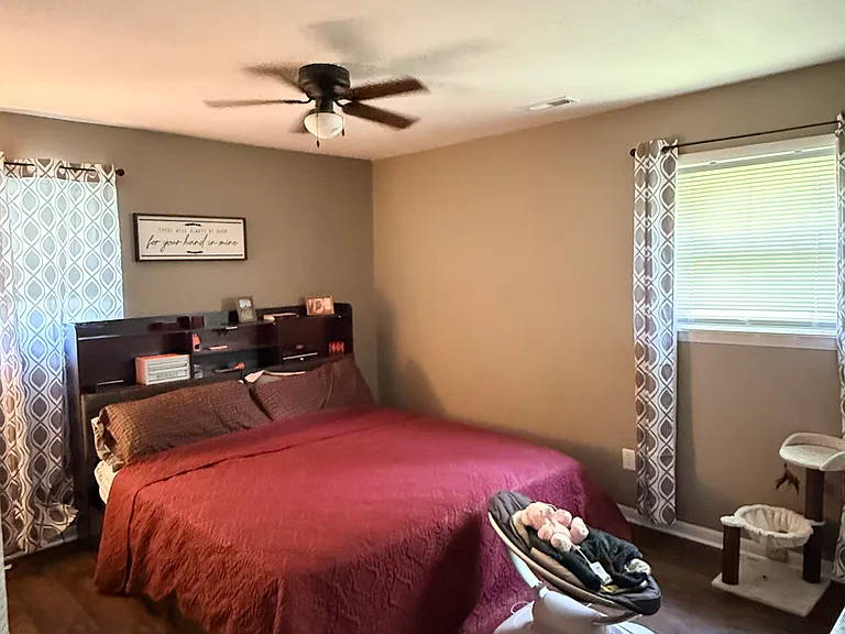 112 White Oak Blvd — Photo 2