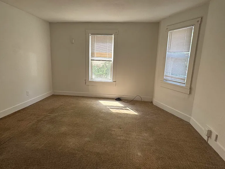 107 College St #1R — Photo 6