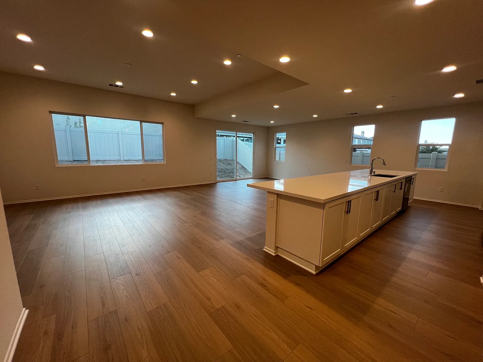4 bed, 2700 sqft, $3,200 — Photo 3